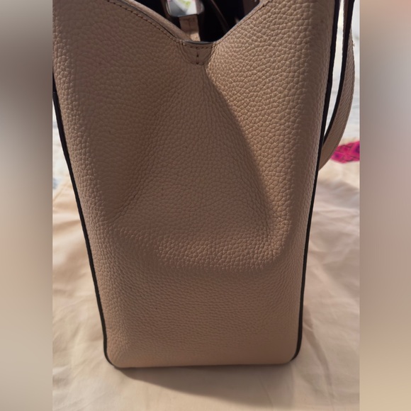 Tory Burch McGraw Triangular Pebbled Leather Tote. Color: Tiramisu - Picture 10 of 15